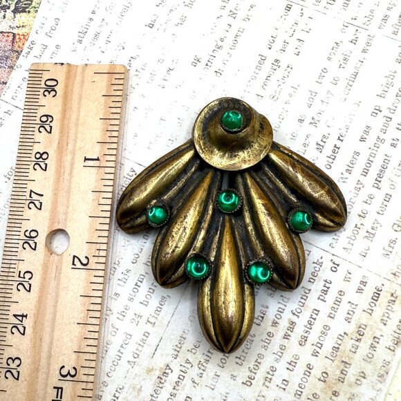 Vintage Very Old Large Dress Clip Brass Emerald Green Glass Art Deco Styled - Picture 2 of 11